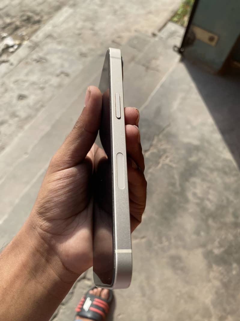Apple iPhone 13 3