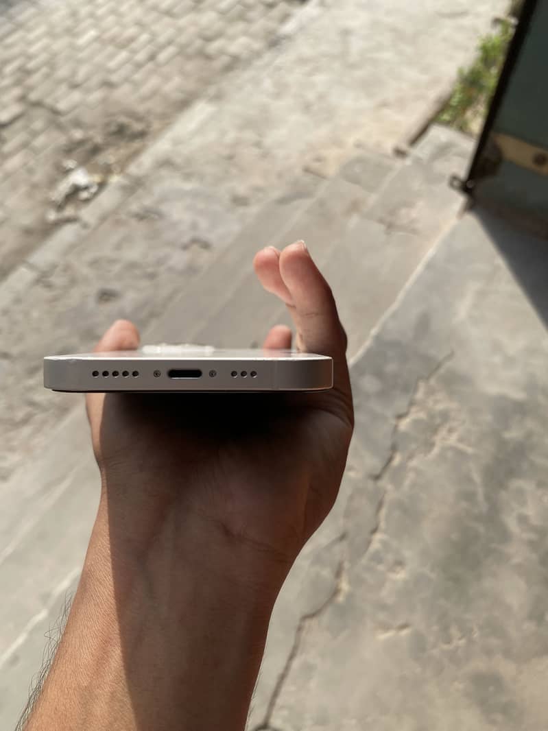 Apple iPhone 13 4