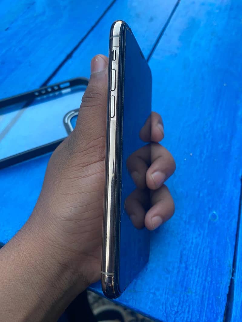 Apple iPhone 11 Pro 2