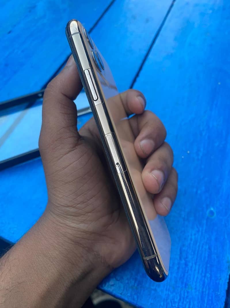 Apple iPhone 11 Pro 3