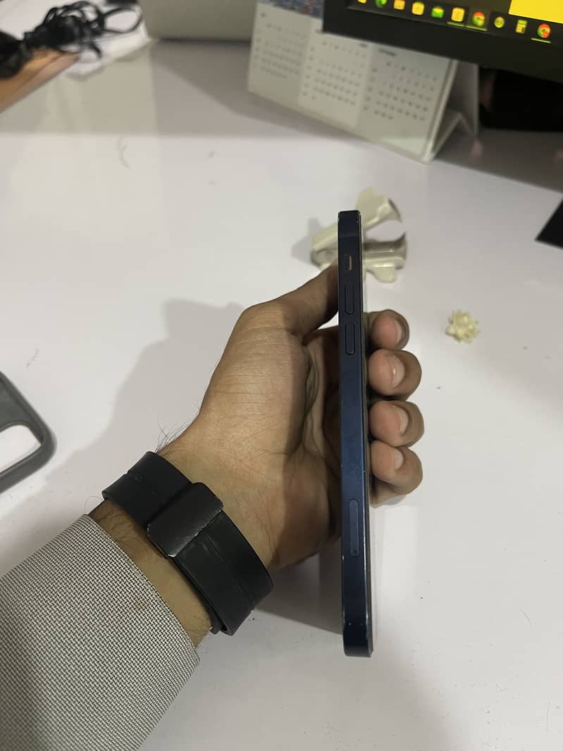 Apple iPhone 12 1