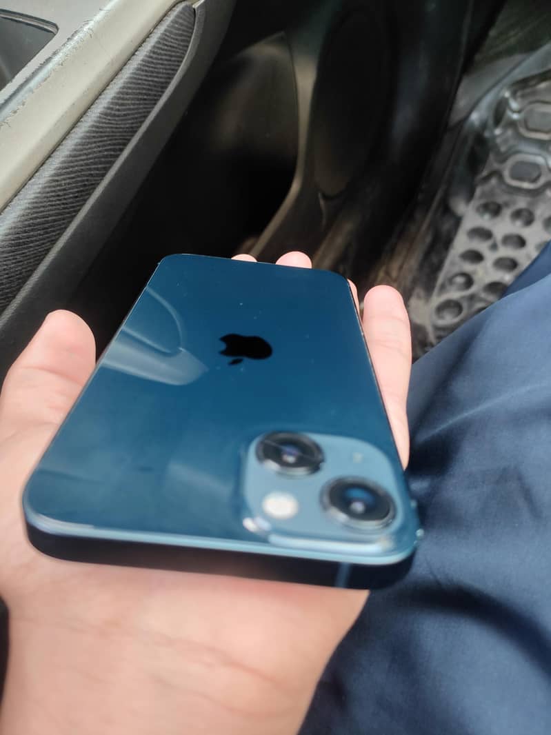 Apple iPhone 13 (Carrier Lock) 2