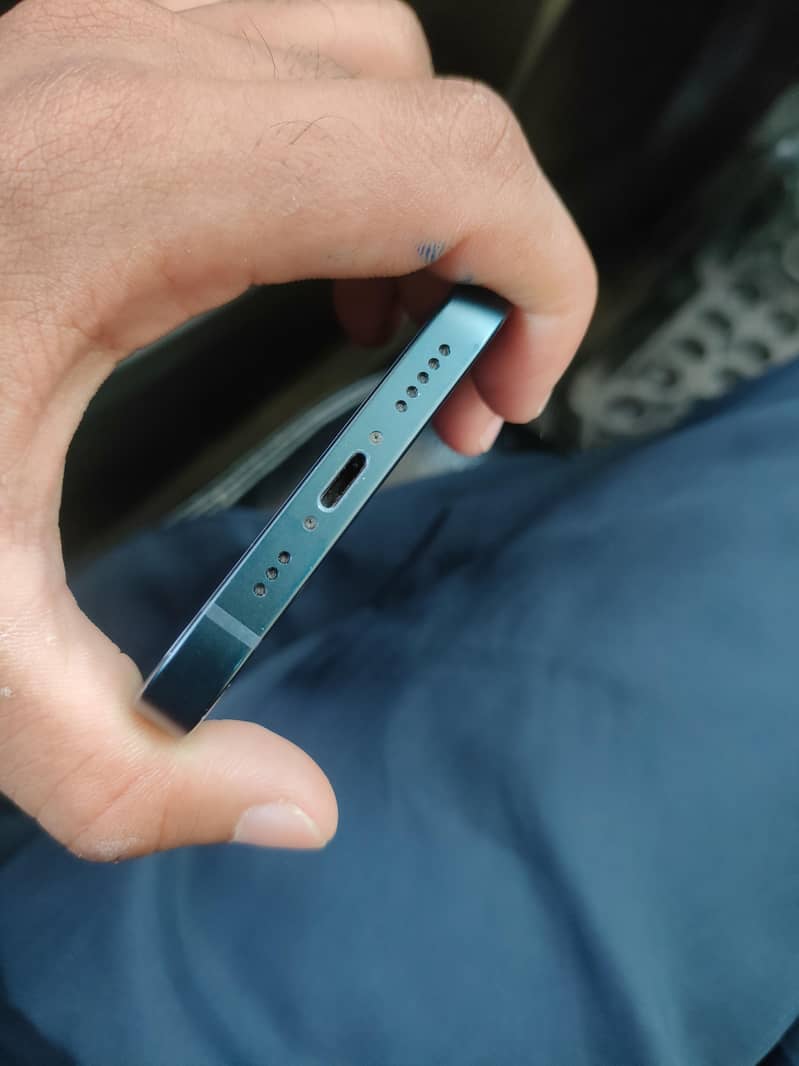 Apple iPhone 13 (Carrier Lock) 3
