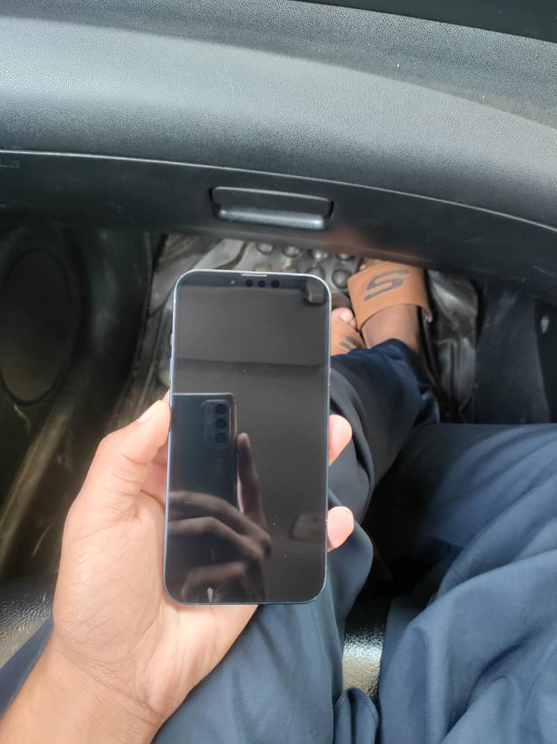 Apple iPhone 13 (Carrier Lock) 5