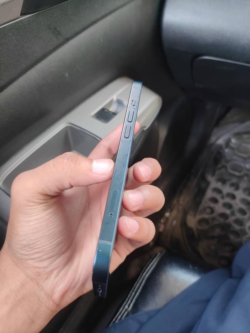 Apple iPhone 13 (Carrier Lock) 7