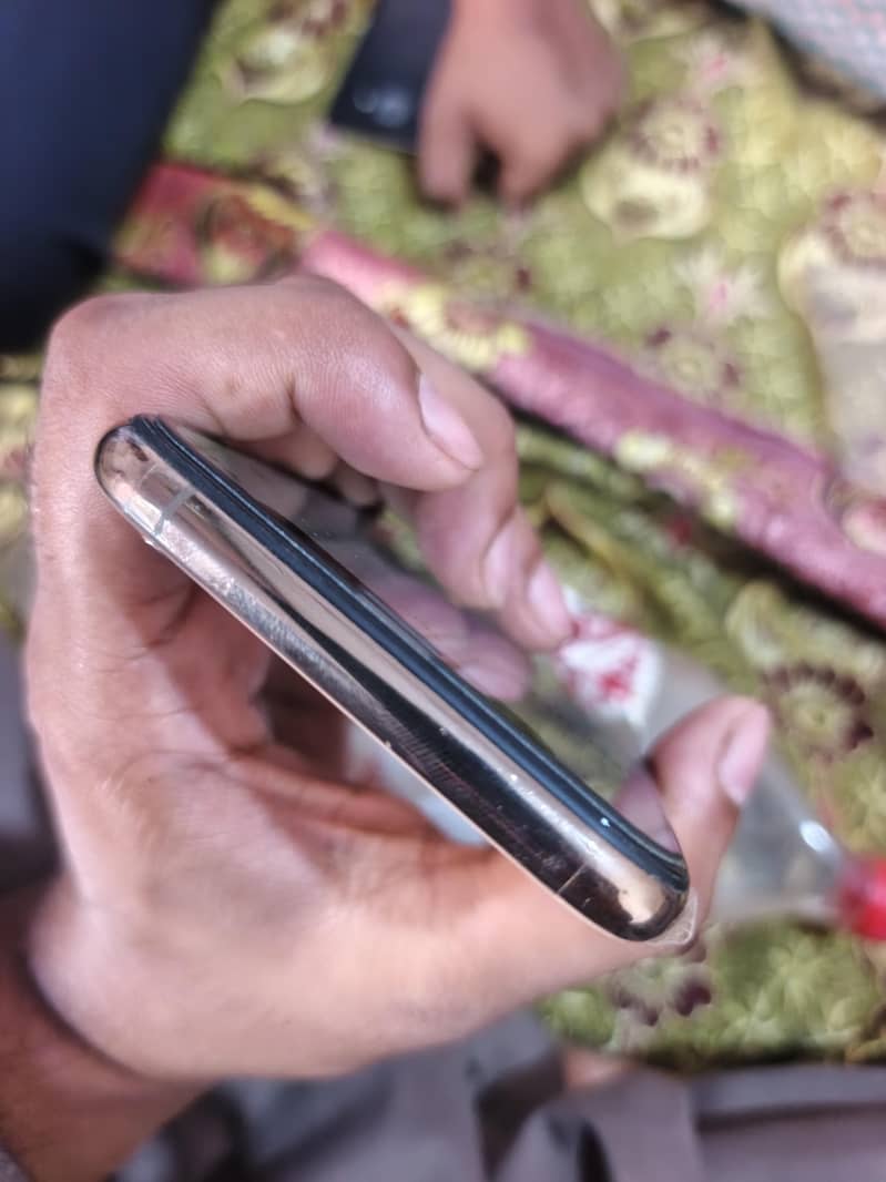 Apple iPhone XS 3