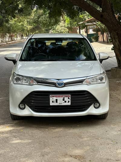 Toyota Corolla Axio 2017/2025 Pearl White Cell 0331-3727300