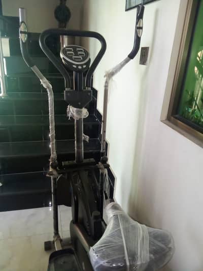 Cross Trainer / Elliptical Exercise Machine – Excellent Condition