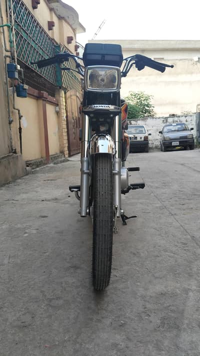 Honda CG 125 Model 2025 – Low Mileage, Scratchless & Genuine