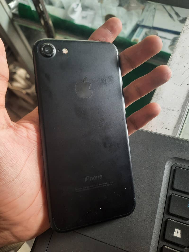 Apple iPhone 7 0