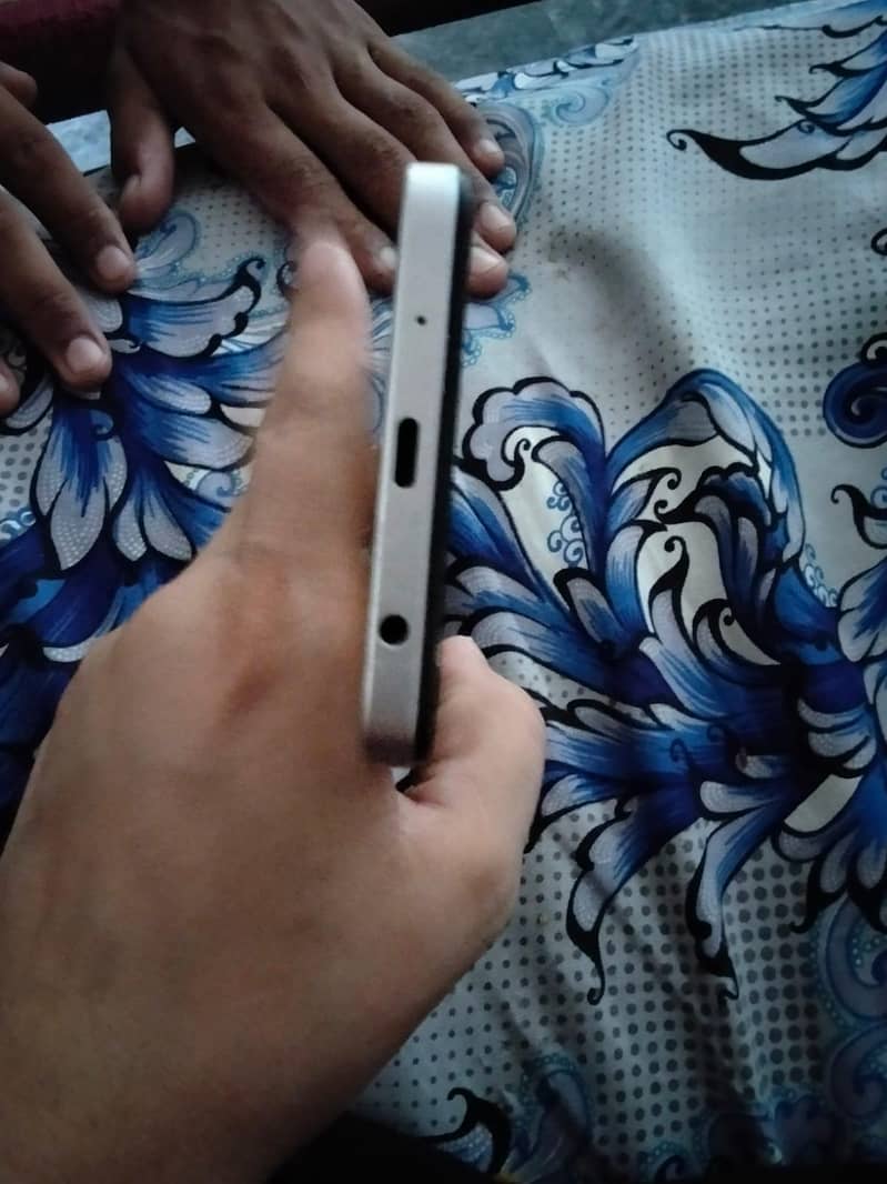 Vivo Y04 3
