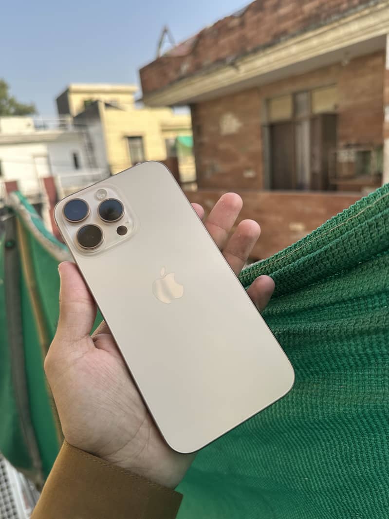 iPhone 16 Pro Max 2