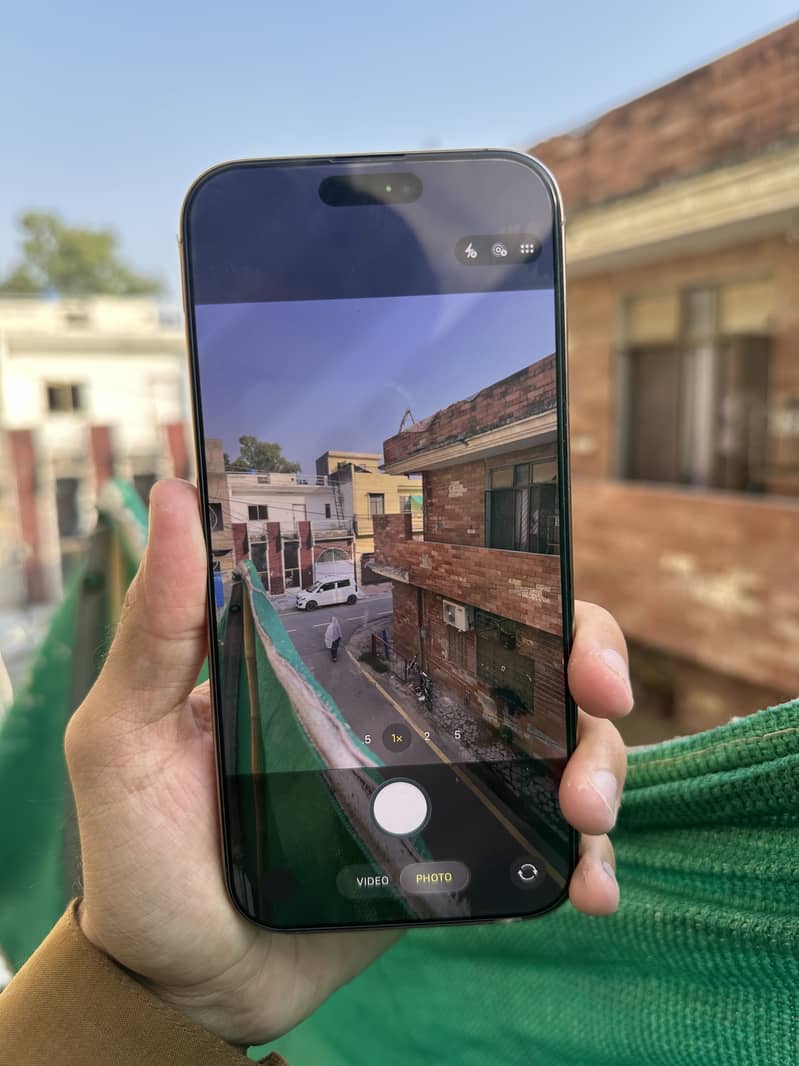 iPhone 16 Pro Max 5