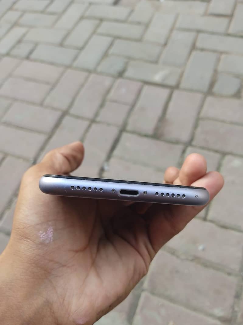 Apple iPhone 11 5