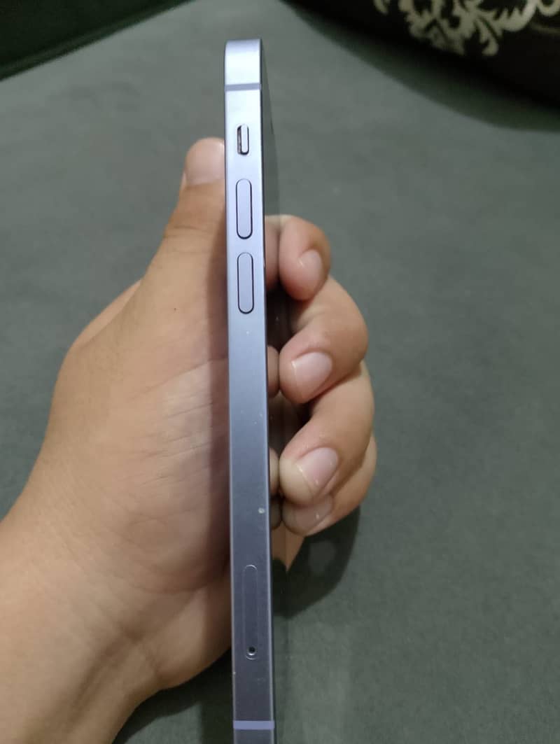 Apple iPhone 12 3