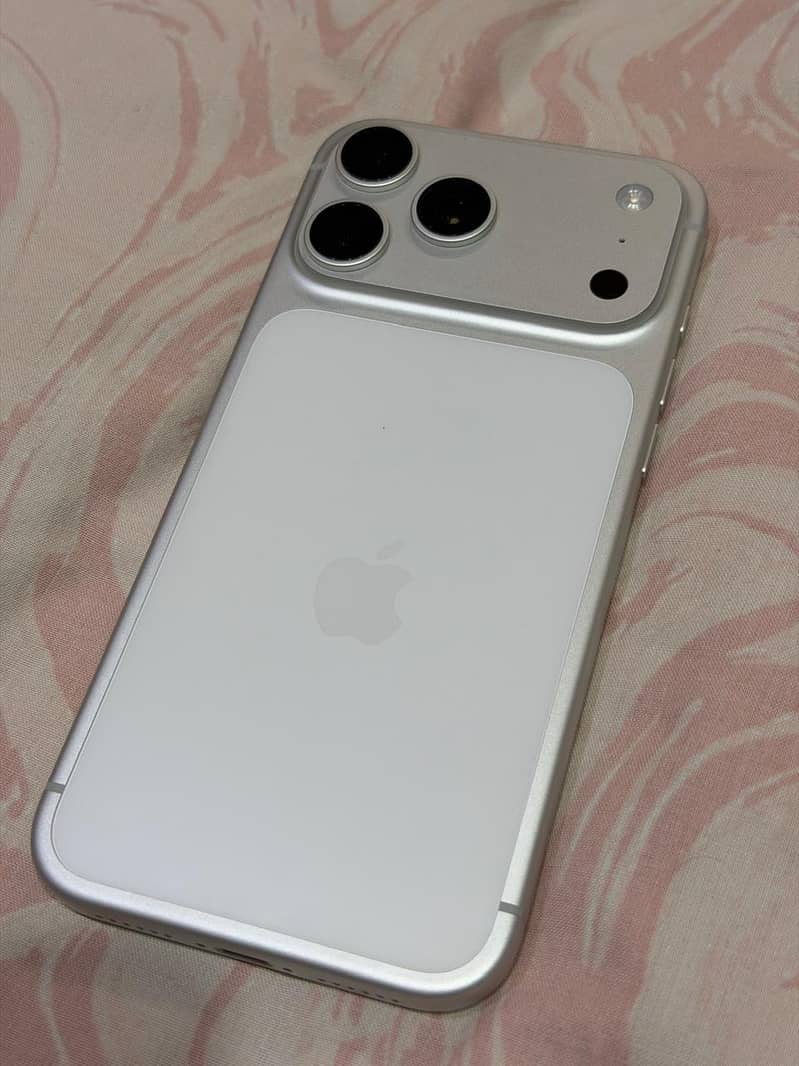 Apple iPhone 17 Pro Max 0