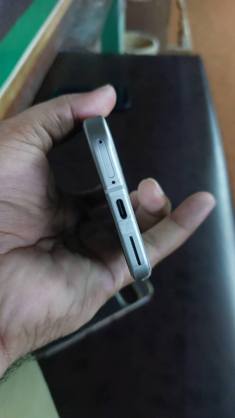 Google Pixel 9 4