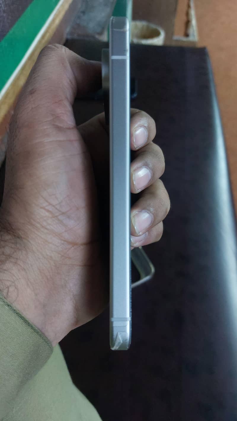 Google Pixel 9 5
