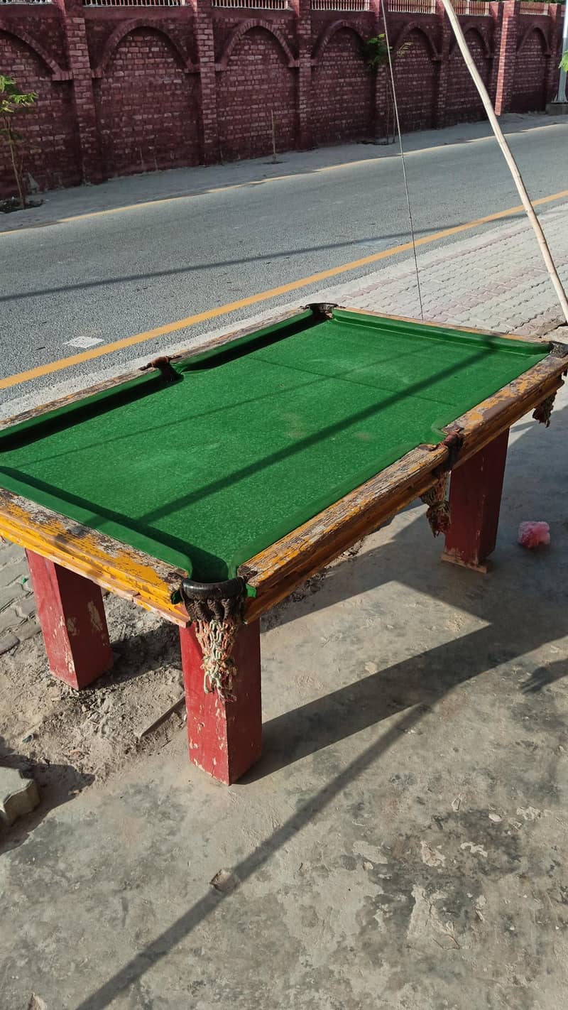 Snooker table 0