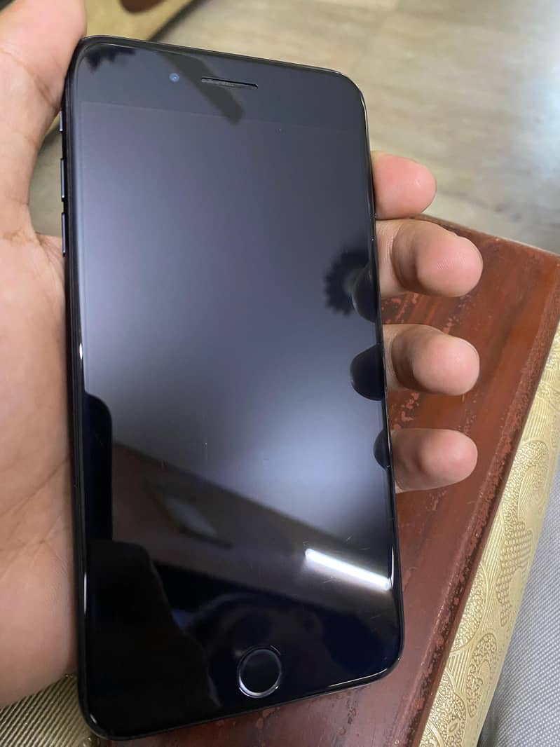 Apple iPhone 7 Plus 1