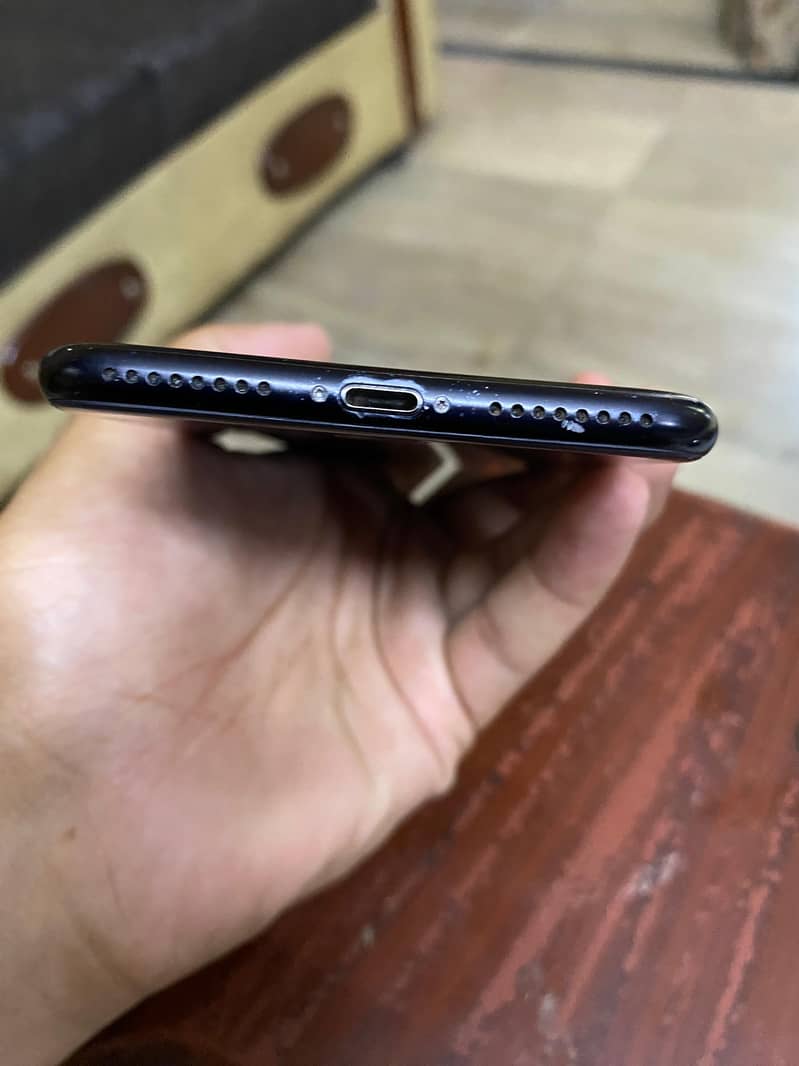 Apple iPhone 7 Plus 2