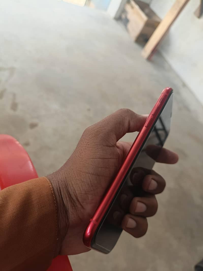 Apple iPhone 11 4