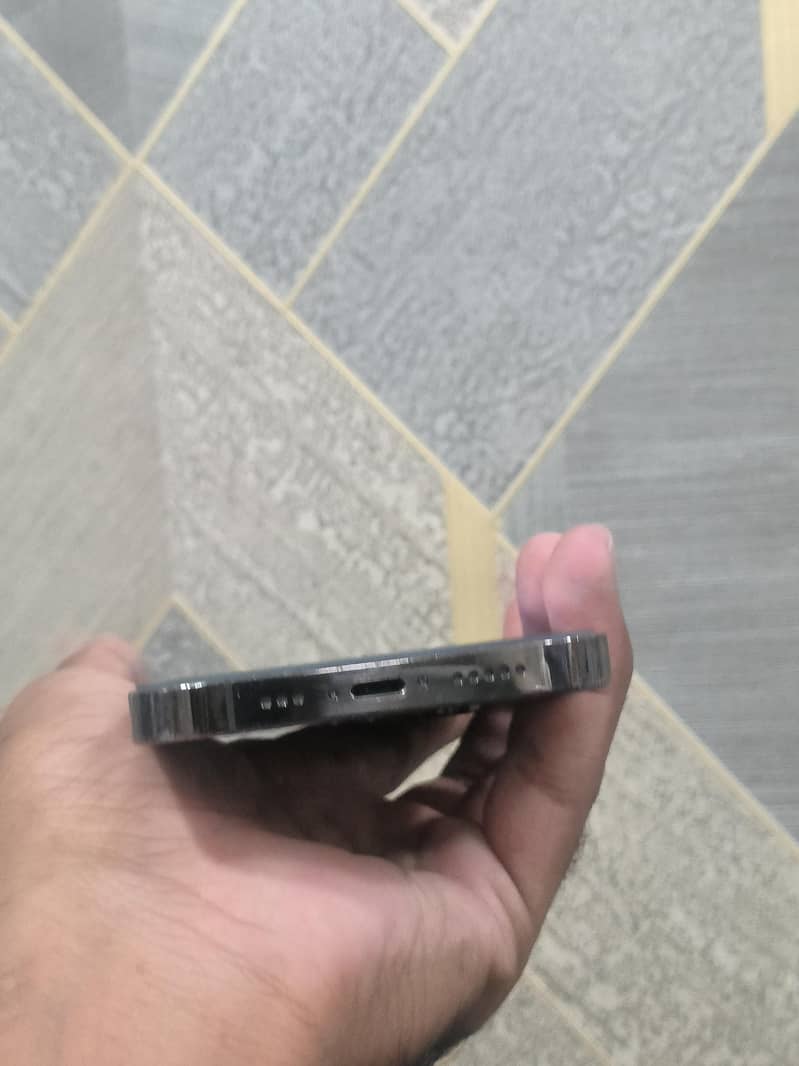 Apple iPhone 13 Pro 2
