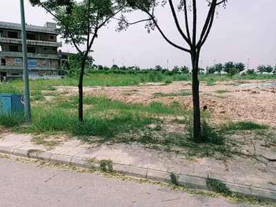 A Block 10 Marla Plot Available With Ideal Location Near Mosque,Park & Market