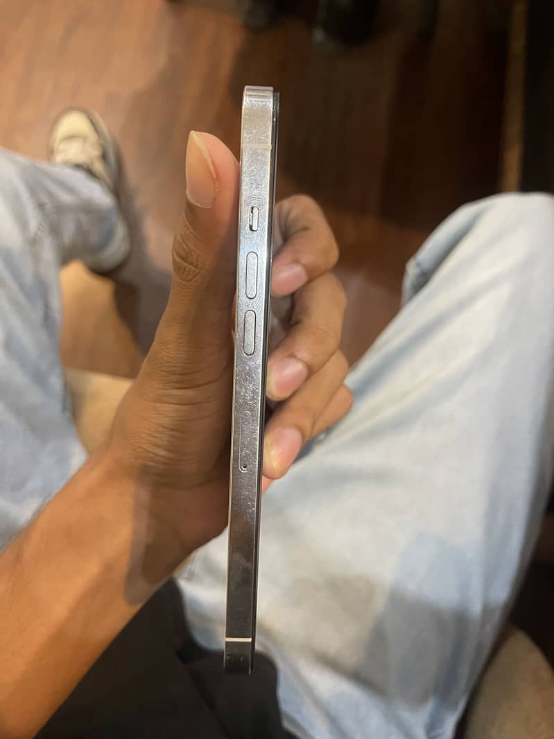 Apple iPhone 12 Pro Max 4