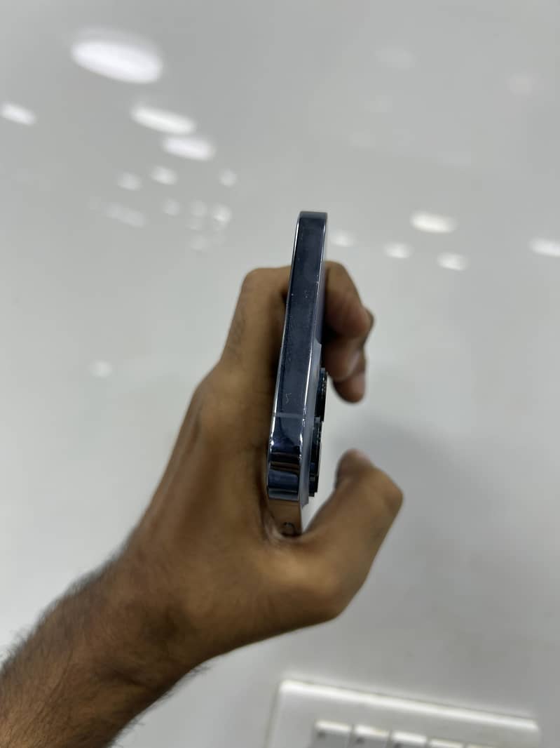 Apple iPhone 13 Pro Max 1
