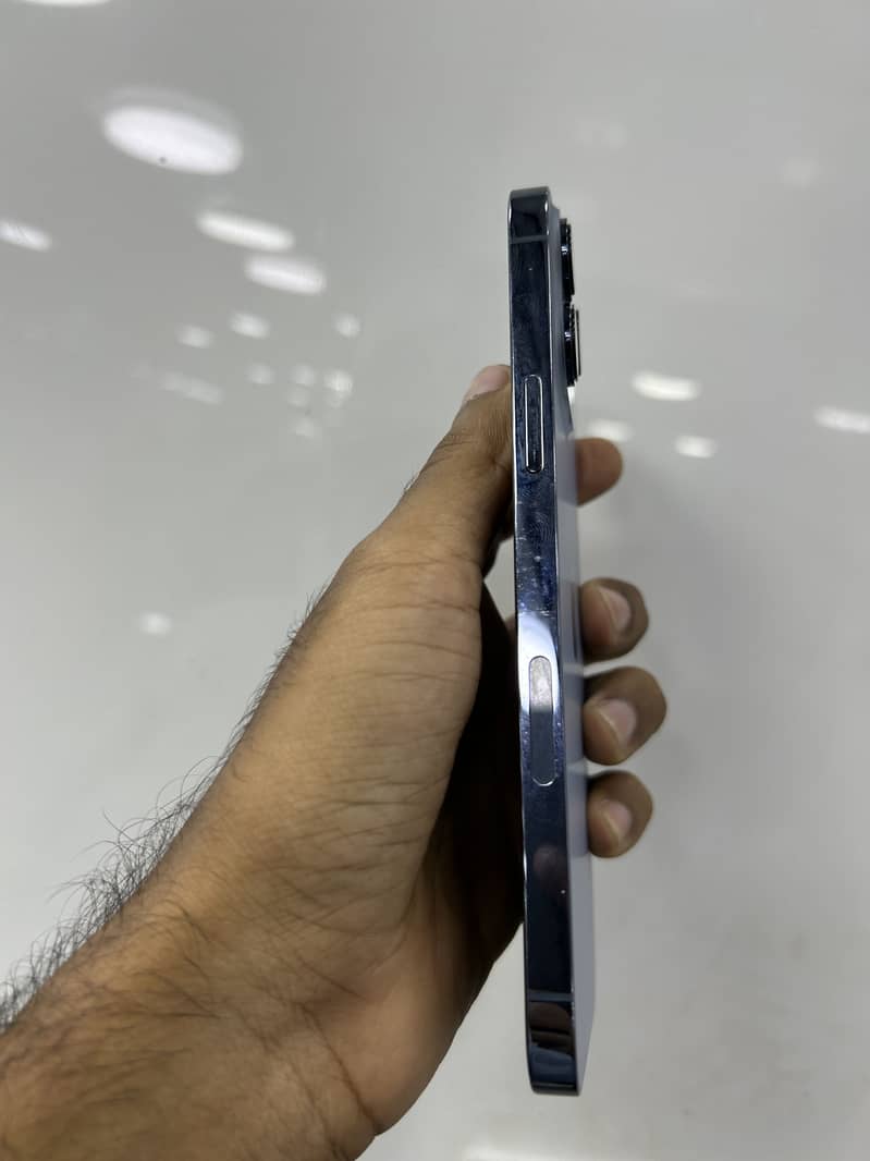 Apple iPhone 13 Pro Max 2