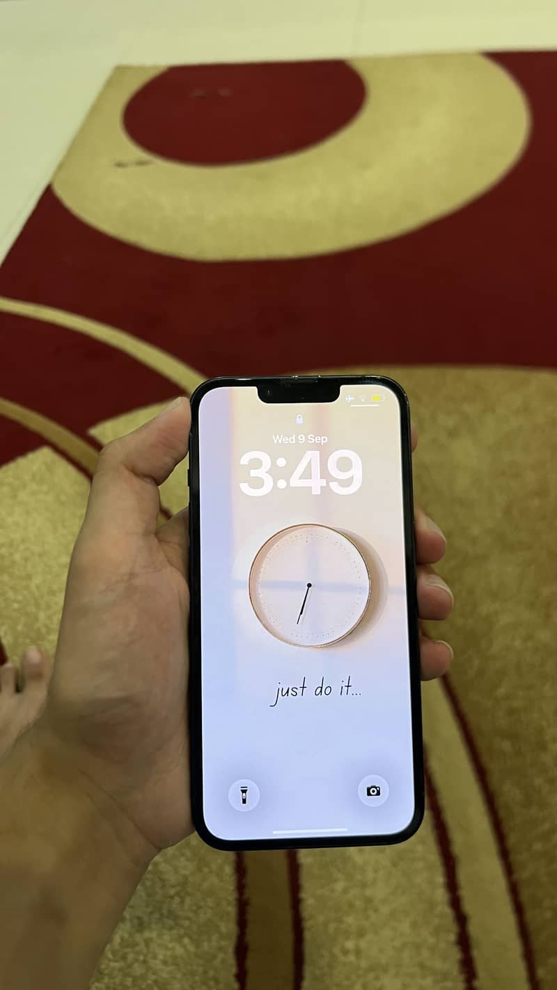 Apple iPhone 13 4