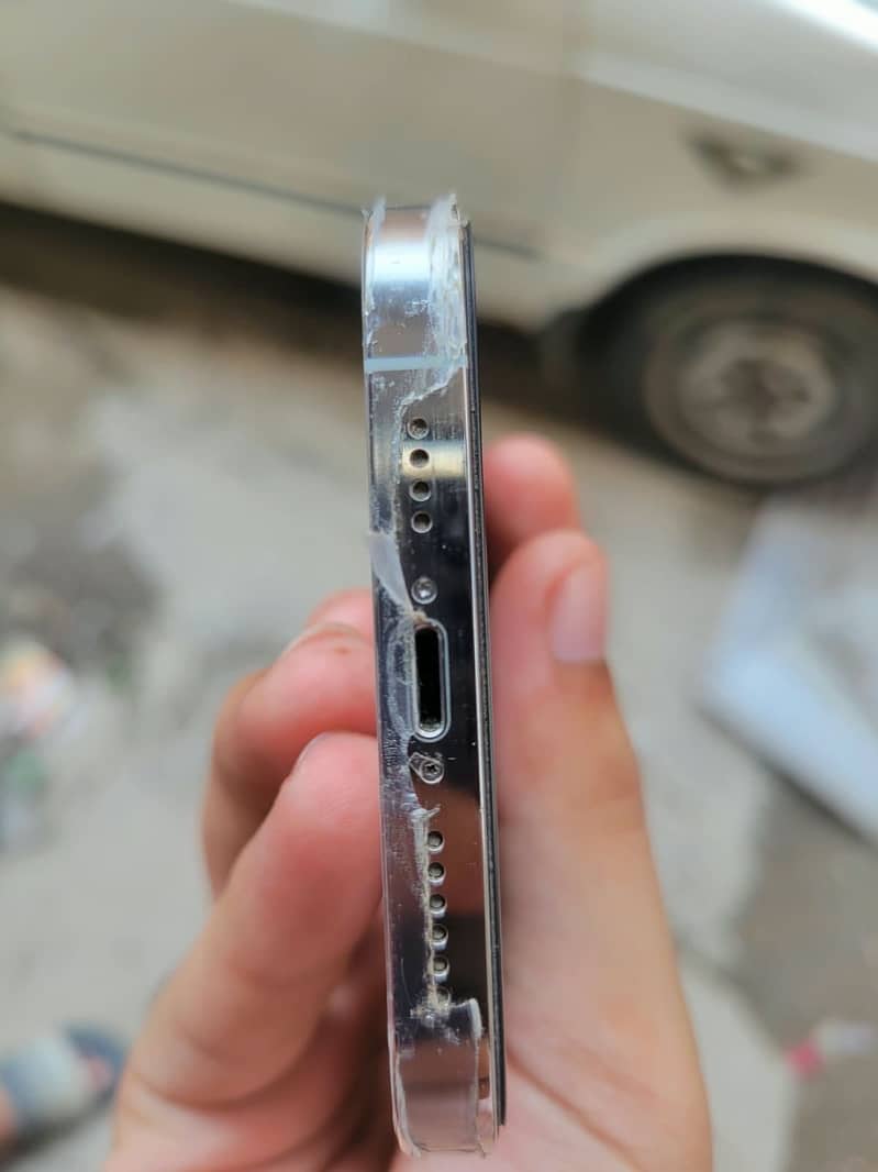 Apple iPhone 13 Pro Max 4