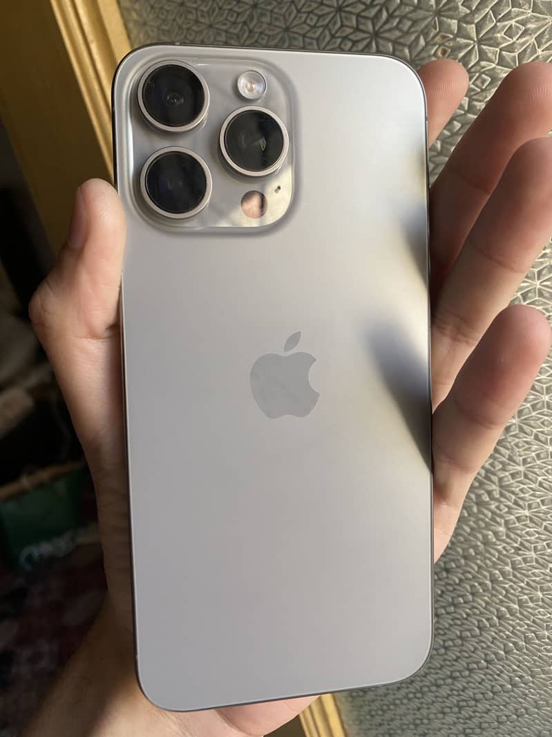 Apple iPhone 15 Pro Max 0