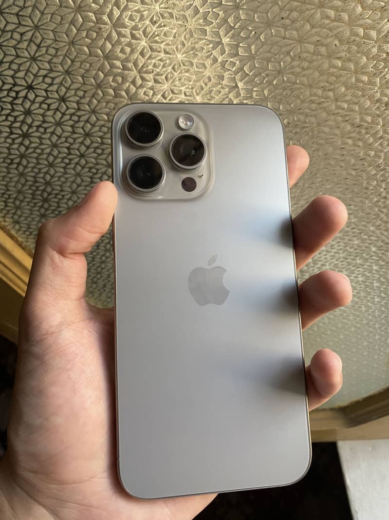 Apple iPhone 15 Pro Max 1