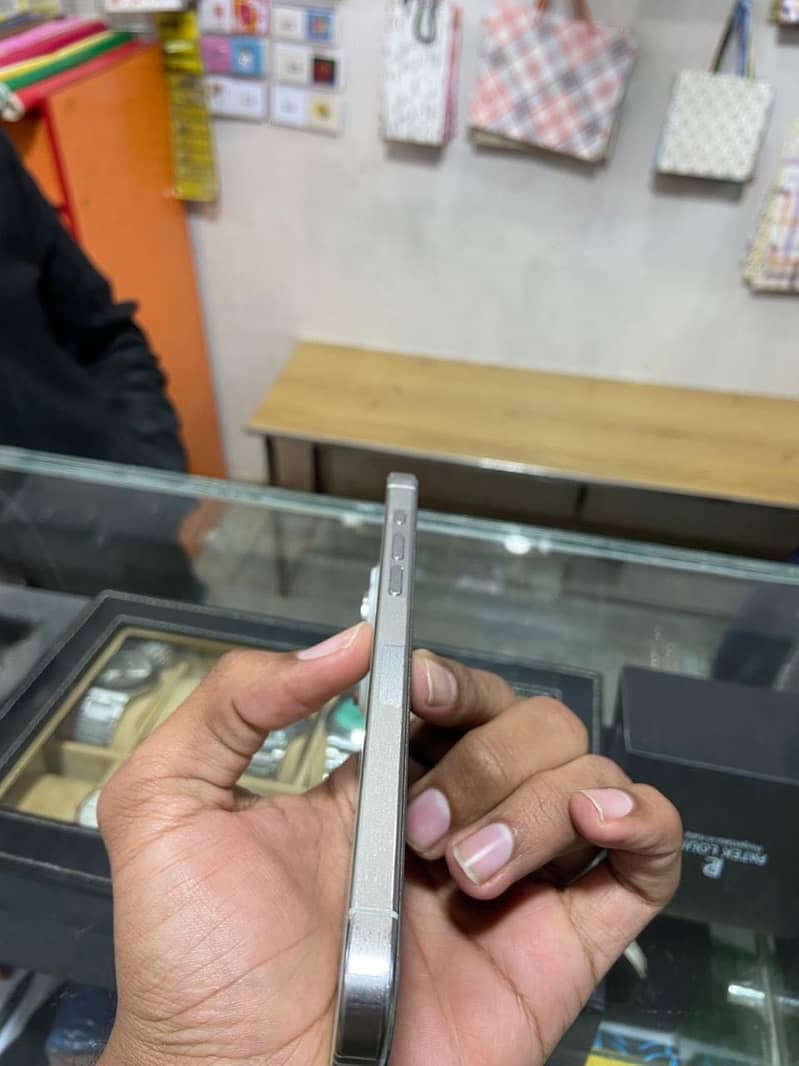 Apple iPhone 15 Pro Max 0