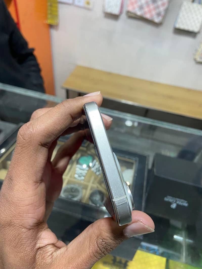 Apple iPhone 15 Pro Max 4