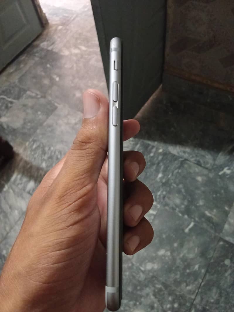 Apple iPhone 6S 4