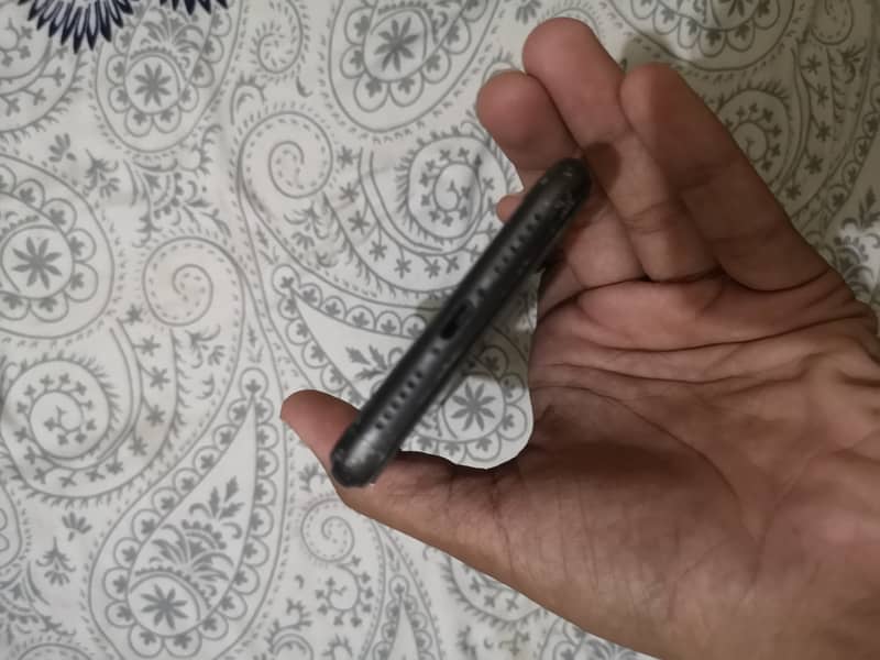 Apple iPhone 11 4