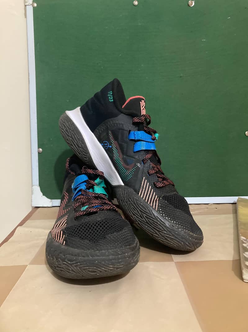 Nike KYRIES flyTrap V 0