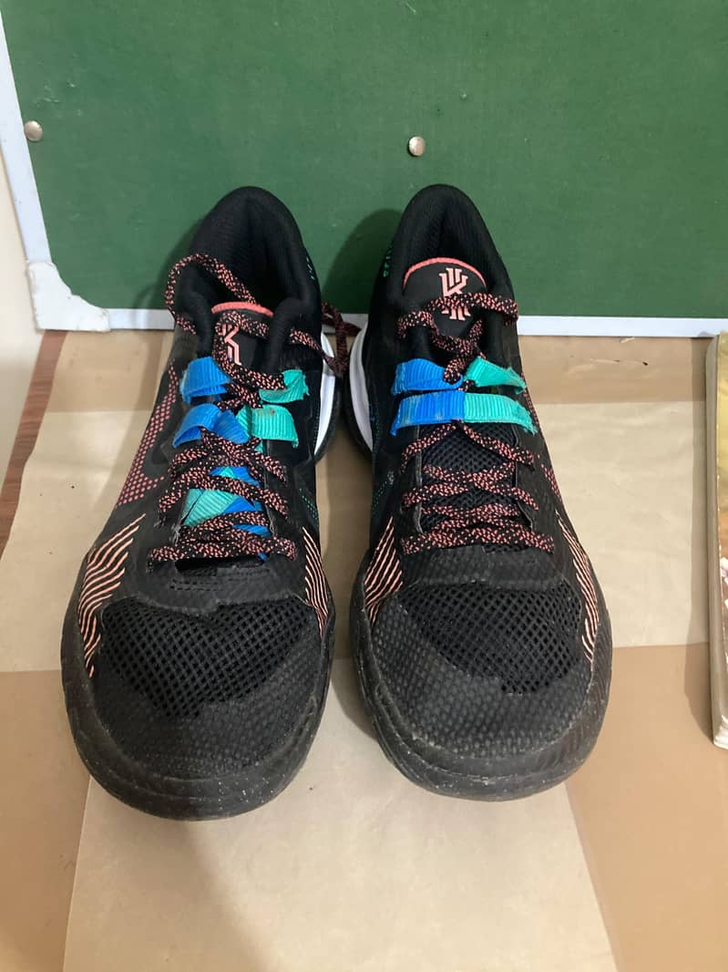 Nike KYRIES flyTrap V 2
