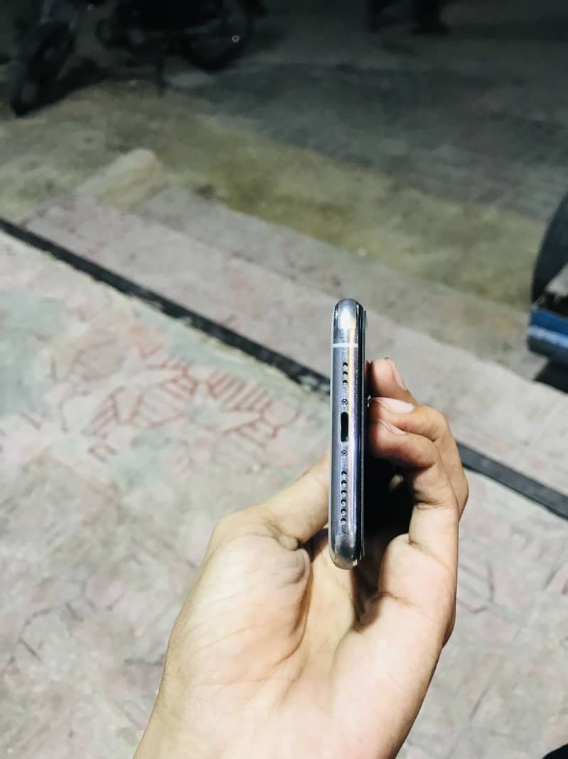 Apple iPhone 11 Pro 3