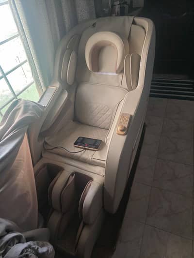 MASSAGE CHAIR