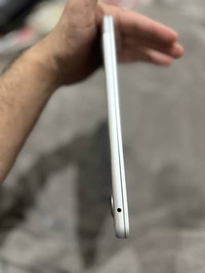 Apple MacBook Air M2 8/256 with Box . . 13.6”