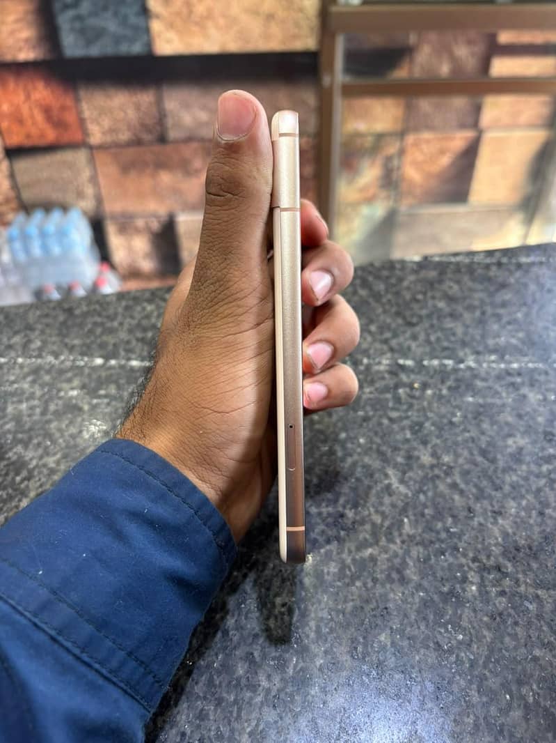 Google Pixel 8 4