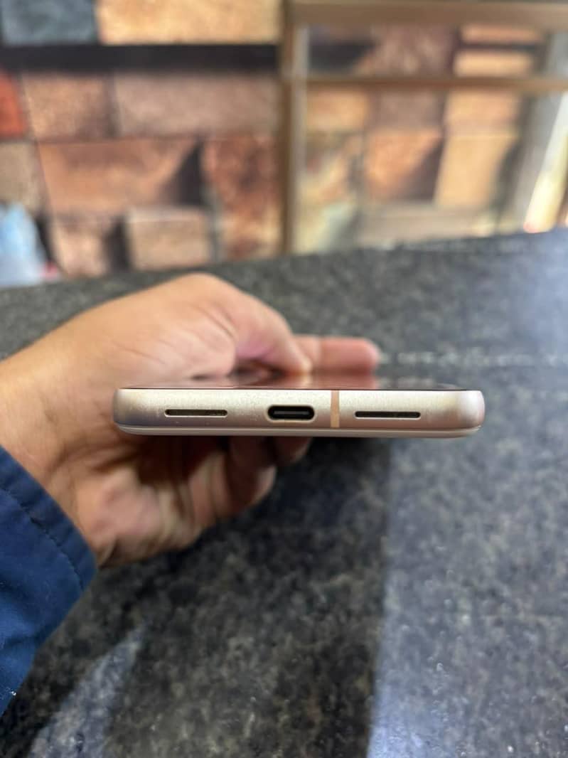 Google Pixel 8 6