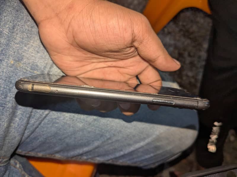 Apple iPhone 11 0