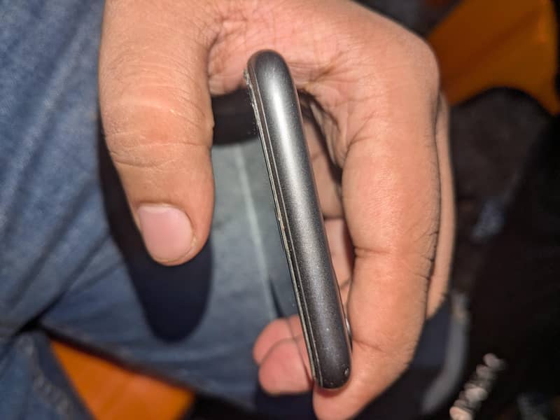Apple iPhone 11 3