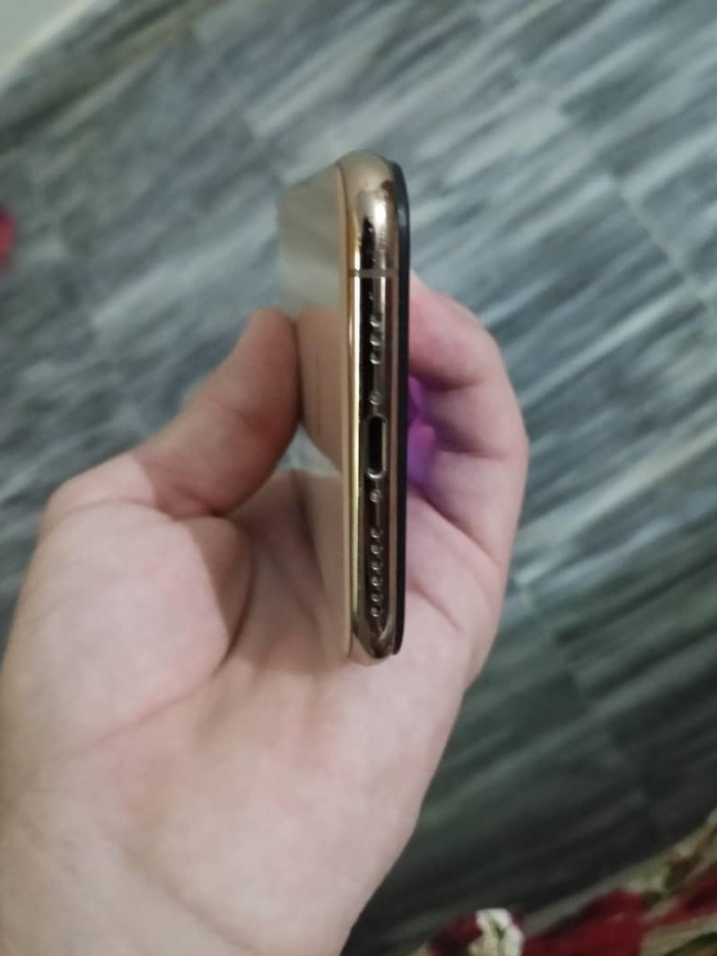 Apple iPhone XS 3