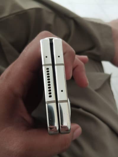 Samsung Mobile Z fild 4